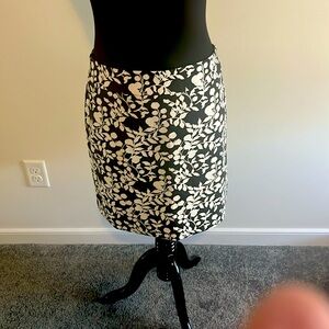 Loft black and white floral mini skirt